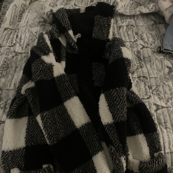 Sherpa size M sooo soft. Never worn :) - Picture 2 of 2